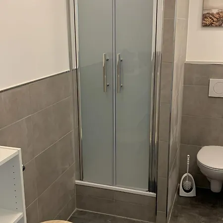 Apartamento Im Dachgeschoss, 2 Zi, 45 Qm, Im Osten Von