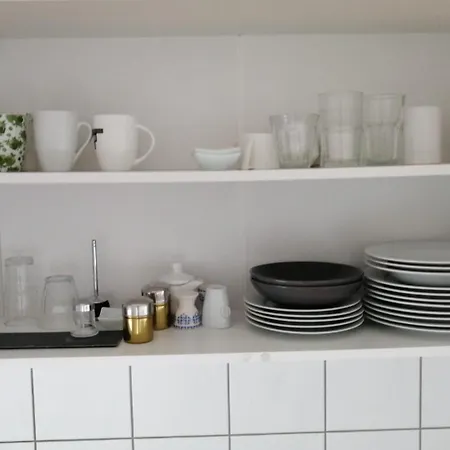 Im Dachgeschoss, 2 Zi, 45 Qm, Im Osten Von Apartment