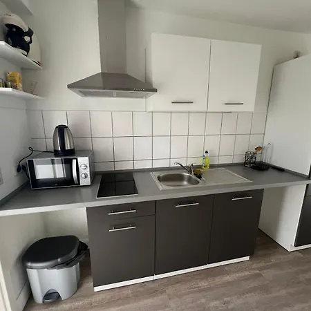 Im Dachgeschoss, 2 Zi, 45 Qm, Im Osten Von Leipzig
