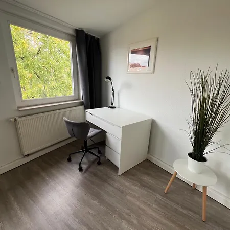 Apartment Im Dachgeschoss, 2 Zi, 45 Qm, Im Osten Von