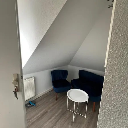 Im Dachgeschoss, 2 Zi, 45 Qm, Im Osten Von Leipzig